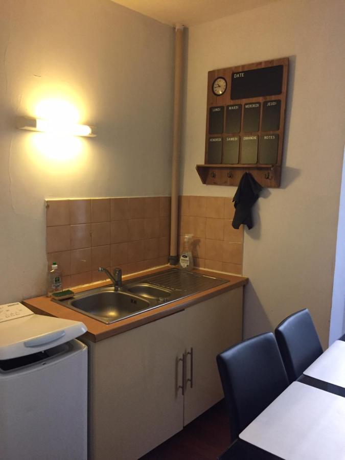 Victor Hugo Confort Et Sa Pizza Offerte Aurillac Extérieur photo